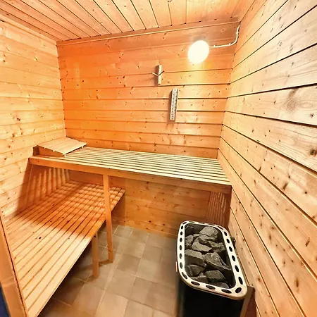 House 5 Min Walk From Ons, Three Bedrooms